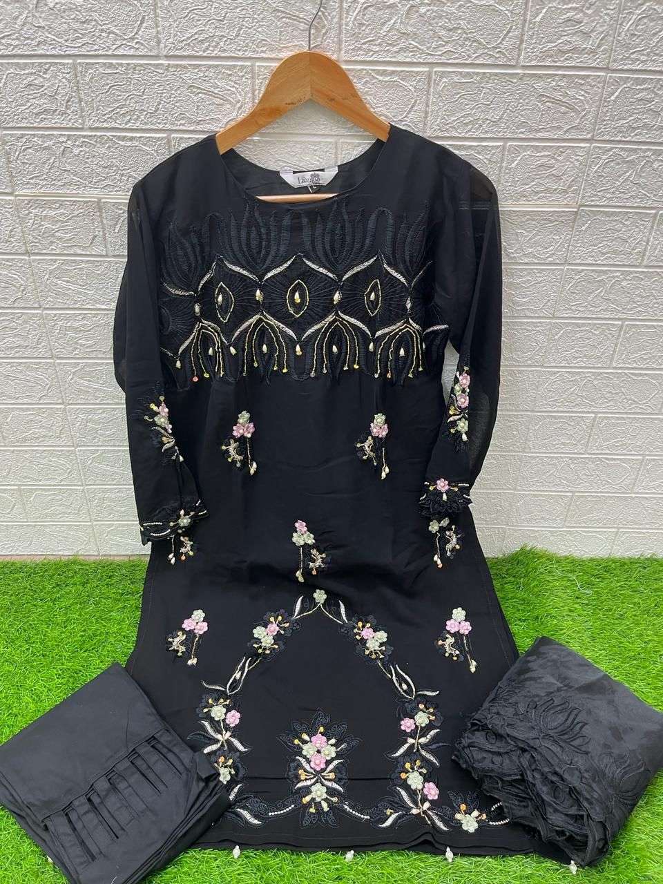 laxuria-trendz-1324-latest-style-kurti-pant-dupatta-set-festive-collection-8-2024-03-26_13_00_07